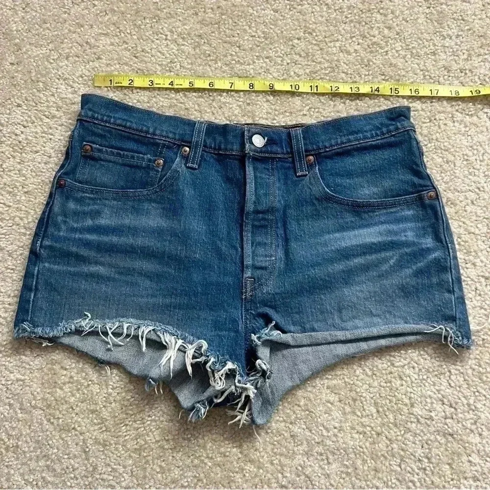 Levi Strauss & Co 501 Jean Button Fly Shorts 2” Cut Off Women  Sz 30 Denim Blue